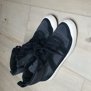 Zodiac Women's Orion zip up casual Bootie sneaker